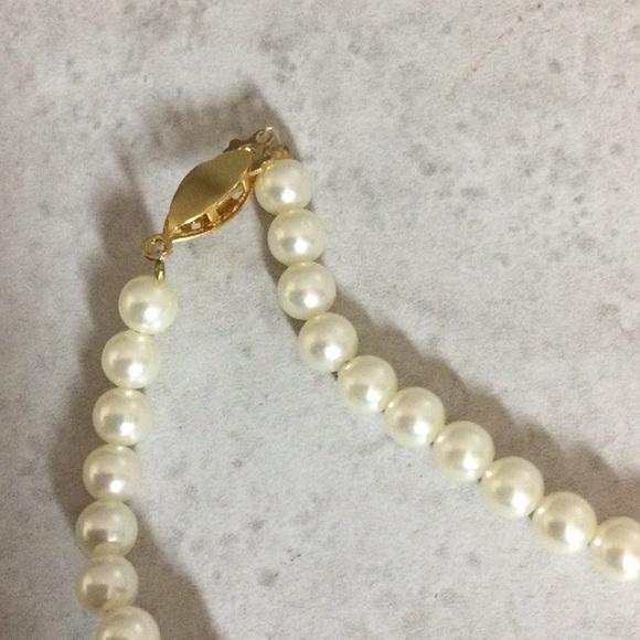 10” Pearl with green, pink, clear beads necklace - Picture 4 of 6